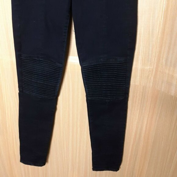 Gap 1969 True Skinny Dark Wash Jeans. 8 - Picture 5 of 7